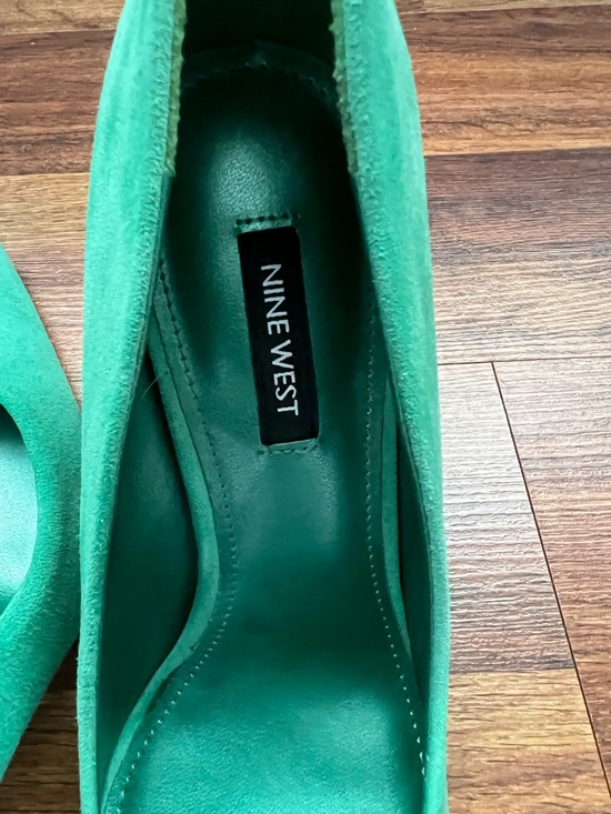Nine West Green Suede Pointed-Toe Stiletto Pumps Size 8 - Picture 3 of 8